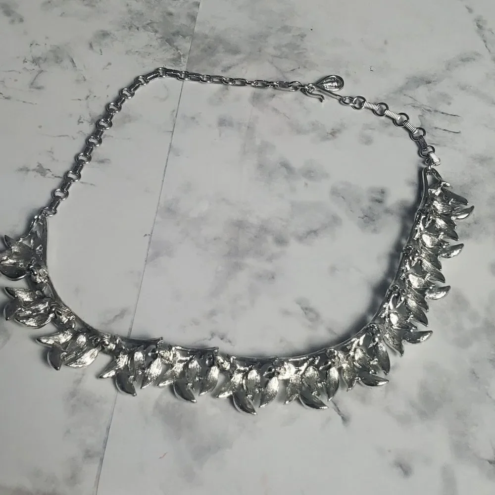 Vintage Silver Caro Textured Leaf Necklace‎